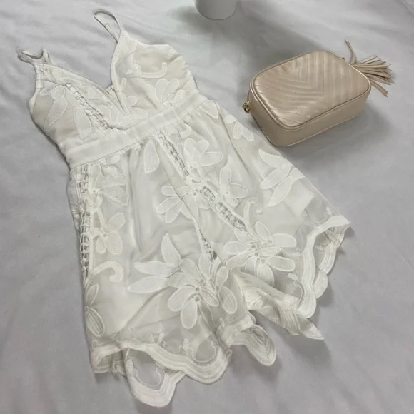 Charlotte Russe White Deep V-Neck Floral Romper - Picture 1 of 8